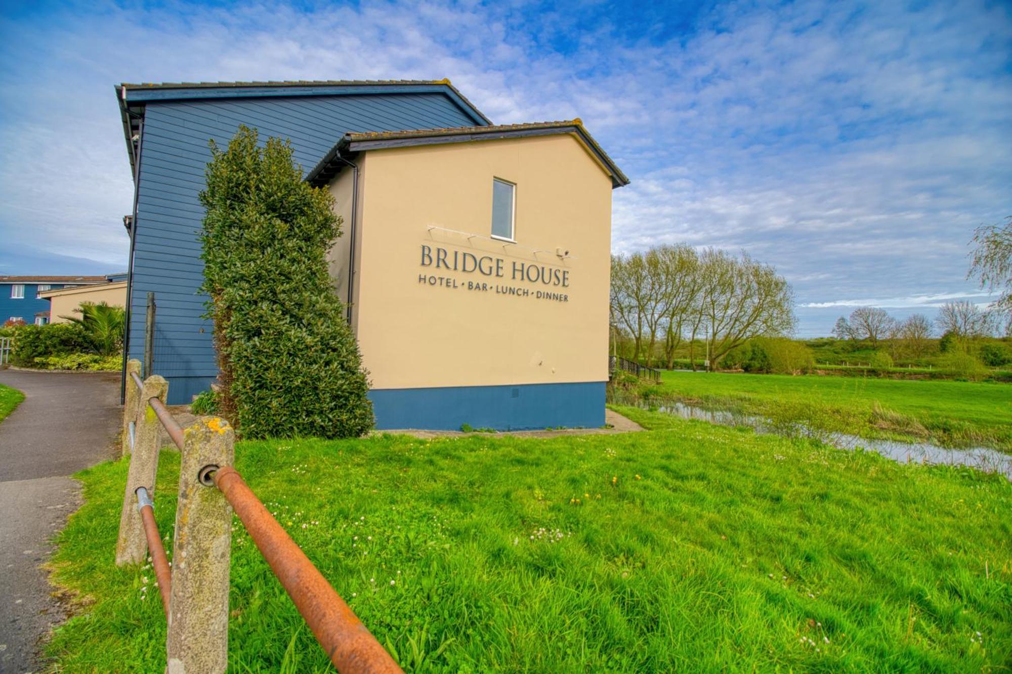 The Bridge House; BW Signature Collection Ferndown Eksteriør billede